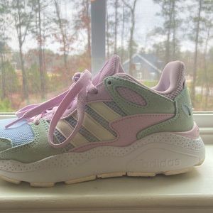 Womens Adidas sneaker